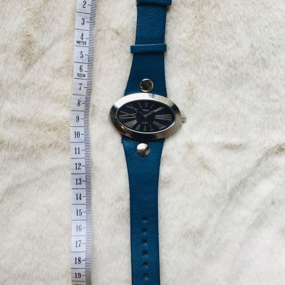 Blue oval retro quartz watch with silver tone case working condition 90s watch - Picture 4 of 7